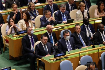 premier-ministri-irakli-RaribaSvili-gaeros-generaluri-asambleis-77-e-sesiis-generaluri-debatebis-gaxsnas-daeswro