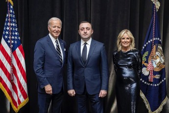 irakli-RaribaSvili-madlobas-vuxdi-jo-baidensa-da-mis-meuRles-Tbili-miRebisa-da-saqarTvelos-mimarT-SeerTebuli-Statebis-mtkice-mxardaWerisTvis