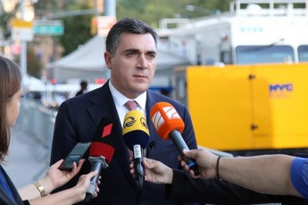 ilia-darCiaSvili-premier-ministri-gaeros-generalur-asambleaze-sityviT-gamosvlisas-erT-erT-mTavar-aqcents-gaakeTebs-samSvidobo-samezoblo-politikaze
