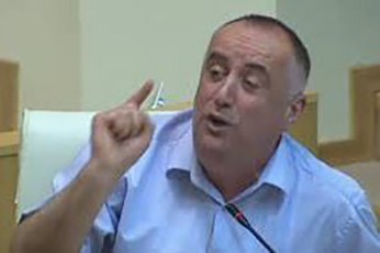 akaki-boboxiZe-roca-ugulava-gadabargda-melias-StabSi-da-misi-saarCevno-procesebis-marTva-hqonda-lamis-xelSi-aRebuli-maSin-Tu-sasurveli-iyo-ugulavas-da-kezeraSvilis-xazi-axla-ranairad-gaxda-usurveli
