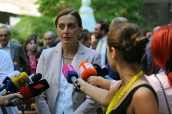 xatia-dekanoiZe-yvelam-kargad-gaigo-rom-ruseTTan-daTmobis-politika-ukuSedegs-iZleva---saqarTvelo-unda-miuerTdes-im-sanqciebs-romelic-dawesebulia-ruseTis-maT-Soris-lukaSenkos-winaaRmdeg