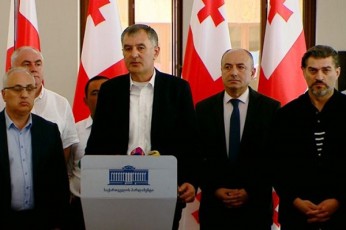 dRes-xalxis-Zala-prezentacias-gamarTavs---moZraobas-kidev-ramdenime-deputati-uerTdeba