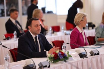 premier-ministri-irakli-RaribaSvili-praRaSi-evropuli-politikuri-gaerTianebis-pirveli-samitis-gaxsnis-RonisZiebas-daeswro