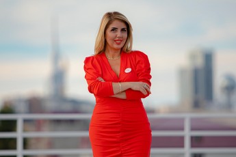 nina-CikvaSvili-partia-saqarTveloze-es-partia-misi-liderebiT-ukve-yovelgvari-moralisa-da-Rirsebisgan-daclilia-me-vapirebdi-partiis-datovebas-Tumca-maT-moawyves-es-maskaradi
