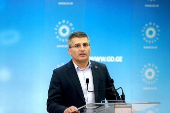 mamuka-mdinaraZe-maT-scades-ori-kurdRlis-daWera-Tu-qarTuli-ocneba-mxars-dauWerda-rezolucias-ityodnen-rom-ocnebas-mouwia-saakaSvilis-politikur-patimrad-aRiareba-Tu-ara-ityodnen-imas-rasac-dRes-amboben