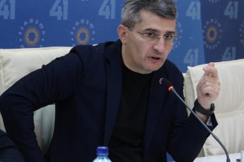 mamuka-mdinaraZe-evrosabWos-rezoluciaze-mxolod-imitom-Caakvexes-saakaSvili-rom-mere-elaparakaT-qarTuli-ocneba-mxars-ar-uWers-ruseTis-sawinaaRmdego-rezoluciaso