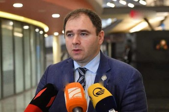 nikoloz-samxaraZe-acxadebs-rom-saparlamento-delegacia-yirimis-platformis-farglebSi-Sexvdeba-ruslan-stefanCuks-ra-drosac-sanqciebisa-da-arestoviCis-gancxadebebis-sakiTxsac-dasvamen