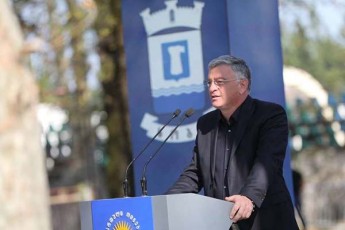 foTis-maJoritari-irakli-xaxubia-saxlSi-gardacvlili-ipoves