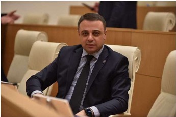 aluda-RuduSauri--vaSaZes-da-jafariZes-SeuZliaT-Semoasxdebian-kurieris-motos-da-raime-sasikeTo-iq-mainc-gaakeTon---parlamentSi-sacirko-warmodgenisTvis-adgili-ar-aris