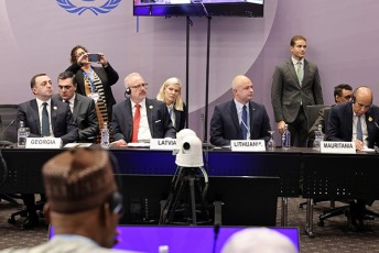 premier-ministrma-irakli-RaribaSvilma-gaeros-klimatis-cvlilebis-27-e-konferenciis-farglebSi-gamarTul-mrgvali-magidis-formatSi-mowyobil-diskusiaSi-saxelwodebiT-investireba-energetikis-momavalSi-miiRo-monawileoba