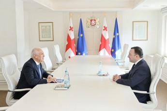 premier-ministri-irakli-RaribaSvili-somxeTis-axal-elCs-aSot-smbatians-Sexvda