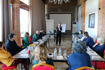 mediaakademiam-Jurnalistebs-politikis-ekonomikisa-da-sagangebo-situaciebis-gaSuqebaSi-seminari-Cautara