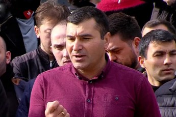 giorgi-mumlaZe-rusuli-reJimis-damarcxebis-recepti-aris-nacionalur-moZraobaSi-nika-melias-da-arsebuli-xelmZRvanelobis-Secvla-romelmac-partia-uZraobamde-miiyvana-da-CamoSala