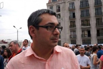 barnovi-enm-mokvda-melia-Zveli-megruli-qelexis-Tamada-iyo-mkvdari-sufrasTan-hyavda-da-uberavda