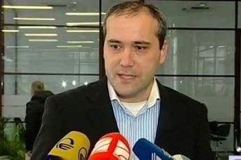 zviad-kuprava-Cvens-partiaSi-aris-demokratia-da-yvelas-SeuZlia-gaakeTos-im-tipis-gancxadeba-rasac-TviTon-Tvlis-saWirod-magram-es-unda-gakeTebuliyo-partiis-ofisSi-da-ara-mixeil-saakaSvilis-saxels-amofarebul-biblioTekaSi
