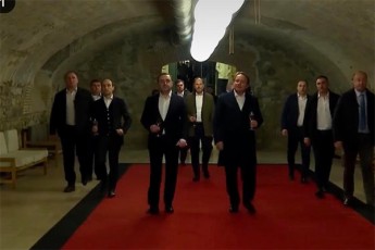 premier-ministrma-irakli-RaribaSvilma-evropuli-samezoblo-politikisa-da-gafarToebis-sakiTxebSi-evrokomisars-oliver-varheis-delegaciasTan-erTad-vaxSamze-umaspinZla
