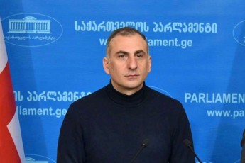 aleko-elisaSvili-varheis-kritikaze-oliver-varhei-aris-evrokomisari-ungreli-turisti-an-mwyemsi-xom-ar-aris-Camosuli-saqarTveloSi-kerZo-vizitiT