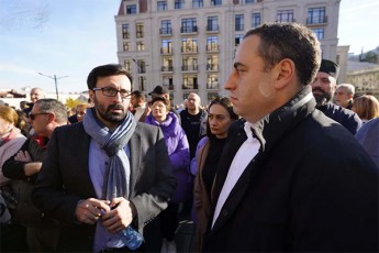 giorgi-vaSaZe-mxars-vuWer-rom-Tu-saakaSvils-sazRvargareT-ar-gadaiyvanen-prezidentma-Seiwyalos---prezidenti-Tu-saxelmwifoze-ar-fiqrobs-da-piradi-boRmebiTaa-aRsavse-is-prezidentobis-Rirsi-ar-aris