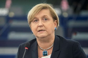 ana-fotiga-aanonsebs-Sexvedras-saxelwodebiT-oligarqi-rusuli-kavSirebi-omi-ukrainaSi-da-saqarTvelos-momavali