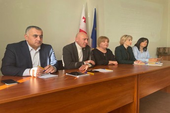 eka-sefaSvilma-sumbat-kiuRianma-da-samvel-manukianma-axalqalaqis-da-ninowmindis-municipalitetebSi-mcxovreb-mewarme-qalebTan-Sexvedra-gamarTes