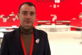 qarTuli-ocnebis-axalgazrduli-organizaciis-Tavmjdomare-giorgi-CakvetaZem-madridSi-saerTaSoriso-socialistebis-SI-kongresSi-miiRo-monawileoba