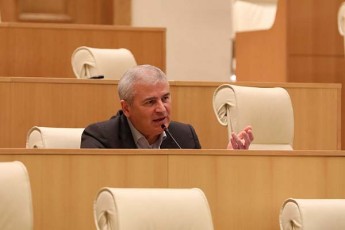 irakli-qadagiSvili-arian-adamianebi-romlebic-fiqroben-rom-eklesiis-ultraliberaluri-wesebis-TamaSSi-moqceva-aucilebeli-pirobaa-rom-saqarTvelom-progresi-ganicados