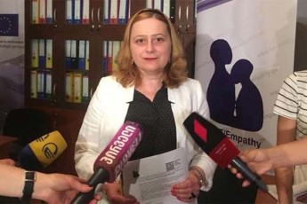 empaTias-xelmZRvaneli-mariam-jiSkariani-acxadebs-rom-is-TanamSromlobs-mixeil-saakaSvilis-ojaxis-mier-daqiravebul-amerikul-iuridiul-kompania-akermanTan