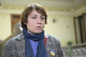 elene-xoStaria--qveyana-seriozuli-arCevanis-winaSe-dgas---gamosavali-aris-erToba-romelSic-mravalferovnebas-SevinarCunebT-magram-erTiani-frontiT-vibrZolebT