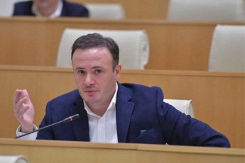 irakli-zarqua-dRes-rom-aq-ar-gvaqvs-buCa-da-ar-ibombeba-Tbilisi-ei-amisTvis-unda-gvrcxvenodes-da-bodiSi-movixadoT---amas-gveubneba-politikuri-Zala-romelmac-2008-wels-Cveni-biWebi-brZolis-velze-miatova