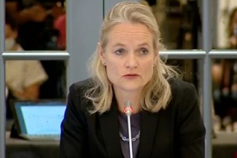 viola-fon-kramoni-evroparlamentis-rezoluciaSi-personaluri-sanqciebis-Sesaxeb-Canaweris-mxardaWeraze-Tavs-SevikavebT