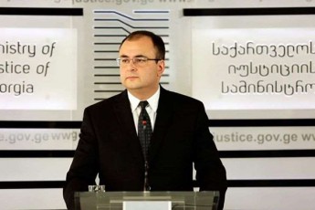 rati-bregaZe-roca-mixvdnen-rom-saakaSvili-ver-gaTavisufldeboda-muqariT-da-mxardamWerebis-SekrebiT-CairTo-sxva-manqana-rac-miznad-isaxavda-janmrTelobis-politizebas-da-janmrTelobis-xelovnurad-gauaresebis-gziT-mis-gaTavisuflebas
