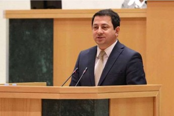 arCil-TalakvaZe-nacionalur-moZraobaze-im-sakiTxze-sadac-imuqrebodnen-rom-qariSxals-mogviwyobdnen-sioc-ki-ar-qris-dRes-darbazSi