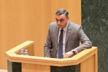 daviT-maTikaSvili-yvelas-kargad-esmis-rom-lobistebis-erTi-jgufi-cdilobs-daexmaron-saakaSvils-ramenairad-Tavi-daaRwios-samarTlian-sasjels
