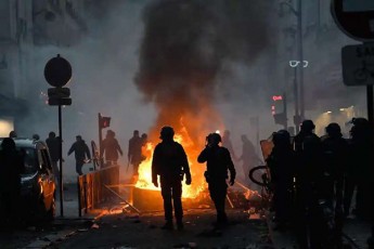 parizSi-qurT-demonstrantebsa-da-policielebs-Soris-Setakebisas-aTobiT-adamiani-daSavda