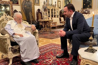 irakli-RaribaSvili-mis-uwmindesobas-saqarTvelos-kaTolikos-patriarq-ilia-II-s-guliTadad-vulocav-aRsaydrebidan-45-wlisTavs