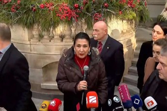 salome-zurabiSvili-aqciis-monawileebs-aq-rom-movardiT-mainteresebs-is-adamianebi-romlebic-avrceleben-Cems-Sesaxeb-maTive-Seqmnil-Worebs-sad-iyvnen-2007-Si-roca-ukve-momxdari-iyo-miSas-droindeli-tragediebi