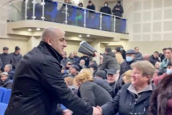 nika-melia-dadgeba-momenti-rodesac-walenjixis-avtobusi-daiZreba-Tbilisisken-da-kidev-erTxel-dabrundeba-ukan-gamarjvebuli