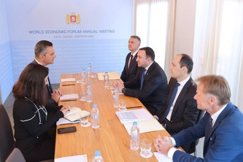 premier-ministri-irakli-RaribaSvili-sasursaTo-produqciiT-sacalo-vaWrobisa-da-hipermarketebis-qselis-mflobeli-kompaniis-Majid-Al-Futtaim-is-aRmasrulebel-direqtors-Sexvda