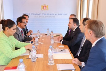 premier-ministri-irakli-RaribaSvili-DP-World-is-Tavmjdomaresa-da-aRmasrulebel-direqtors-Sexvda