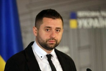 daviT-araxamia-acxadebs-rom-Tanamdebobidan-gaaTavisuflebs-moadgiles-romelmac-omis-mimdinareobisas-kievSi-feSenebeluri-kerZo-saxli-SeiZina