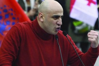 nika-melia-kezeraSvils-darCa-rame-rac-kidev-SeiZleba-ikadroT