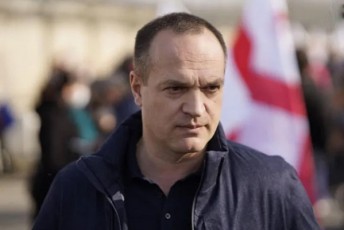 petre-ciskariSvili-nika-melias-gancxadebaze--dilas-viRacam-gaiRviZa-da-avtofarexSi-manqana-daxvda-am-zRaprebze-tyuilebze-da-Worebze-saerTod-aranair-komentars-ar-gavakeTeb