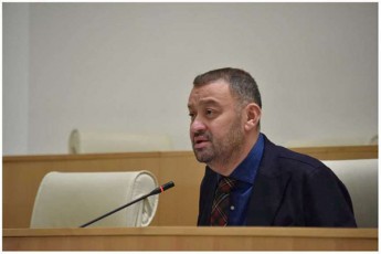 beqa-odiSaria-adam-kinzingerma-sjobs-Tavis-karieras-da-ganvlil-cxovrebas-mixedos