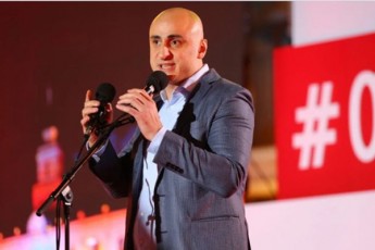 nika-melia-kezeraSvilisa-da-merabiSvilis-gzebi-gadaijaWva-da-axla-maTi-kandidatia-is-adamiani-romelic-yvelafers-kadrulobs