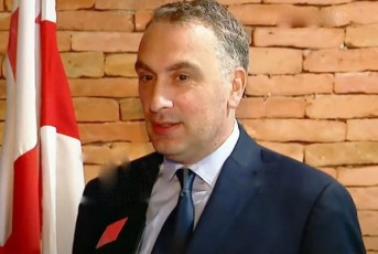 viqtor-yifiani-bankma-arc-meti-da-arc-naklebi-gadagviyvana-iseT-procedurul-xlarTebSi-romlebic-Tavisi-sirTuliT-vadianobiTa-da-kompleqsurobiT-utoldeba-singapursa-da-bermudaze-sasamarTlo-davebs