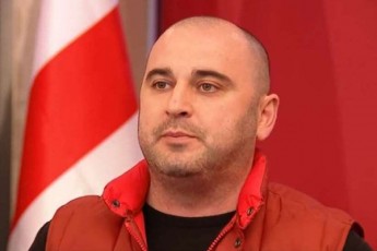 saakaSvilis-Tavisuflebis-sanacvlod-vTavazob-rusul-ocnebas-parlamentidanac-gavalT-sakrebuloebidanac-da-nacionaluri-moZraobis-centralur-ofissac-gadavuformebT-qarTul-ocnebas-da-biZina-ivaniSvils