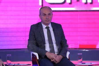 guram-maWaraSvili-zelenskim-araxamias-sTxovos-molaSvilis-robaqiZis-girgvlianis-suraTebi-da-saakaSvilis-suraTTan-erTad-gamoamzeuros-amis-Semdeg-daujerebs-xalxi