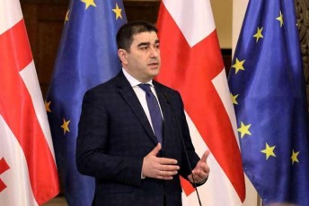Salva-papuaSvili-rac-Seexeba-ew-farul-urTierTobebs-ruseTTan-esec-aris-im-propagandis-nawili-raSic-erTi-milioni-dolaria-gadaxdili-ai-am-propagandiT-cdiloben-saqarTvelos-dazianebas