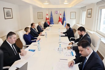 saqarTvelos-premier-ministrma-irakli-RaribaSvilma-iusticiis-ministrTan-da-mis-moadgileebTan-samuSao-TaTbiri-gamarTa