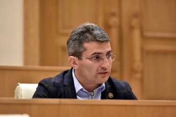 mamuka-mdinaraZe-nacmoZraobis-aqtivistebze-TuTiyuSiviT-rom-gameorebineben-rusio-Sinaarsi-ar-devs-amaSi-da-Sens-patrons-qarTveli-jariskacebisTvis-aqvs-dabralebuli-omis-danaSauli-ruseTis-sasargeblod-es-cota-mainc-xom-unda-gaiazro